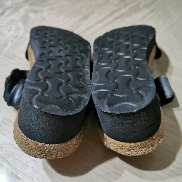 Naot Ashley Sandals - Picture 11 of 16